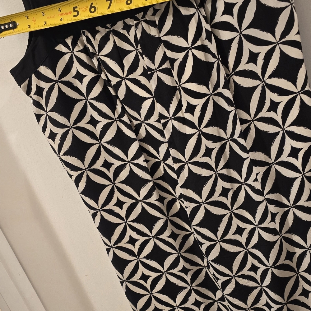 Stylish White House Black Market Geometric Satin Shift Dress Size S - Picture 6 of 7
